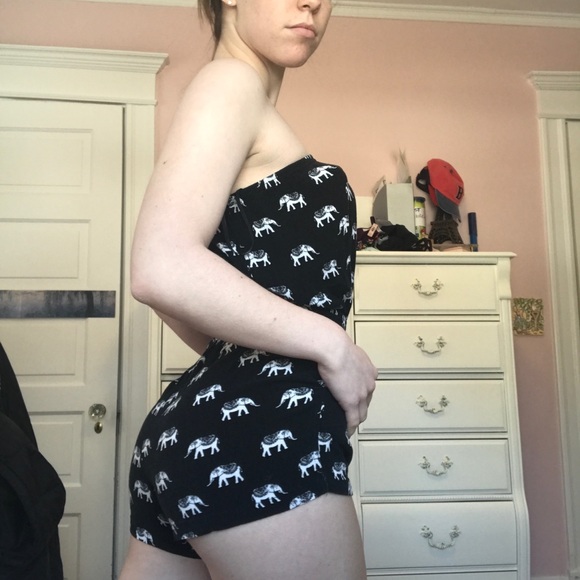 Black elephant print flowy romper size S - Picture 2 of 7